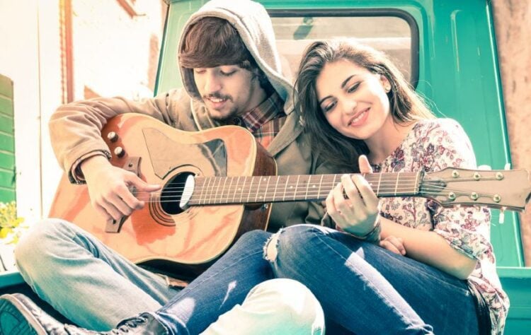 10 Lagu Bahasa Inggris tentang Jatuh Cinta pada Sahabat Sendiri Terminal Mojok