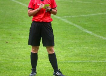 Anthony Taylor: Wasit Premier League, Kualitas Liga Indonesia chelsea wasit liga inggris VAR