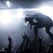 Kalau Nggak Mau Stage Diving atau Crowd Surf, Jangan Naik Panggung!  