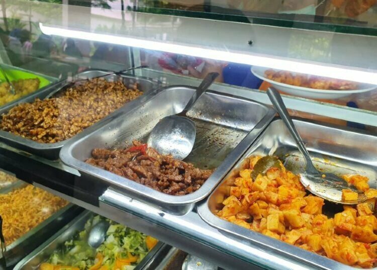 4 Alasan Orang Tegal Malah Jarang Makan di Warteg (Shutterstock)