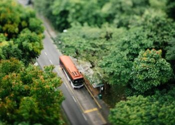 Bus Ladju Jurusan Ambulu-Surabaya, Bus Minim Fasilitas yang Jadi Pahlawan Warga Jember Selatan