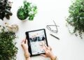 Perempuan Belanja Online dengan Shopee, Laki-laki  dengan Tokopedia. Bukan Kebetulan Aja, Ada Alasan di Baliknya Mojok.co