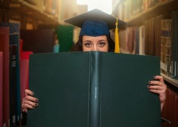 Lulus Kuliah Cepat 3,5 Tahun Memang Keren, tapi Bikin Menyesal kuliah 7 tahun