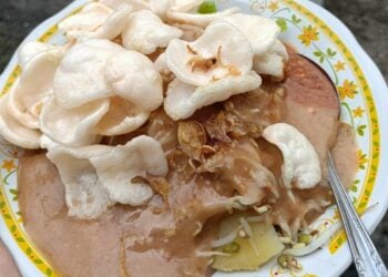 Ketoprak Indomie, Perpaduan Kuliner yang Gagal di Lidah dan Bikin Begah